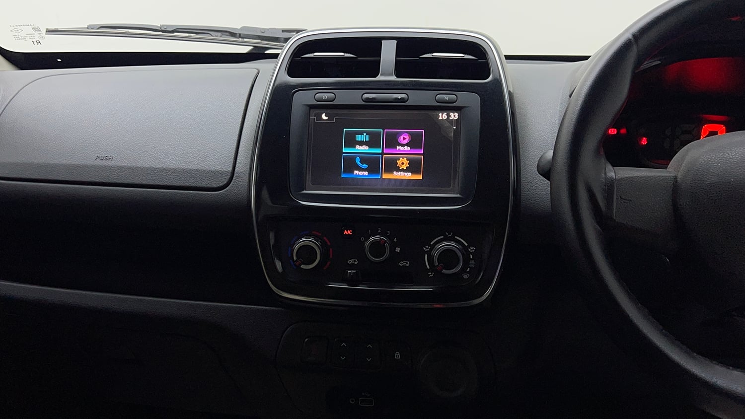 Used 2020 Renault Kwid RXT Opt Petrol Manual interior MUSIC SYSTEM & AC CONTROL VIEW