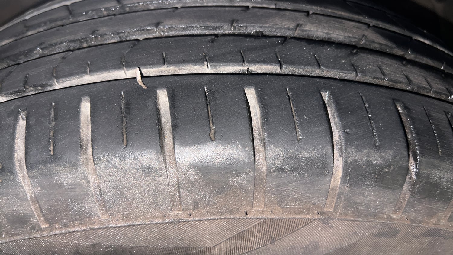 Used 2020 Maruti Suzuki Swift ZXi AMT Petrol Automatic tyres RIGHT FRONT TYRE TREAD VIEW
