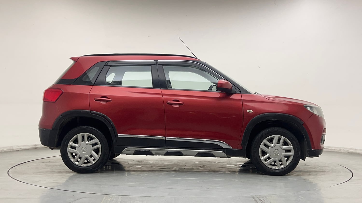 Used 2017 Maruti Suzuki Vitara Brezza VDi (O) Diesel Manual exterior RIGHT SIDE VIEW