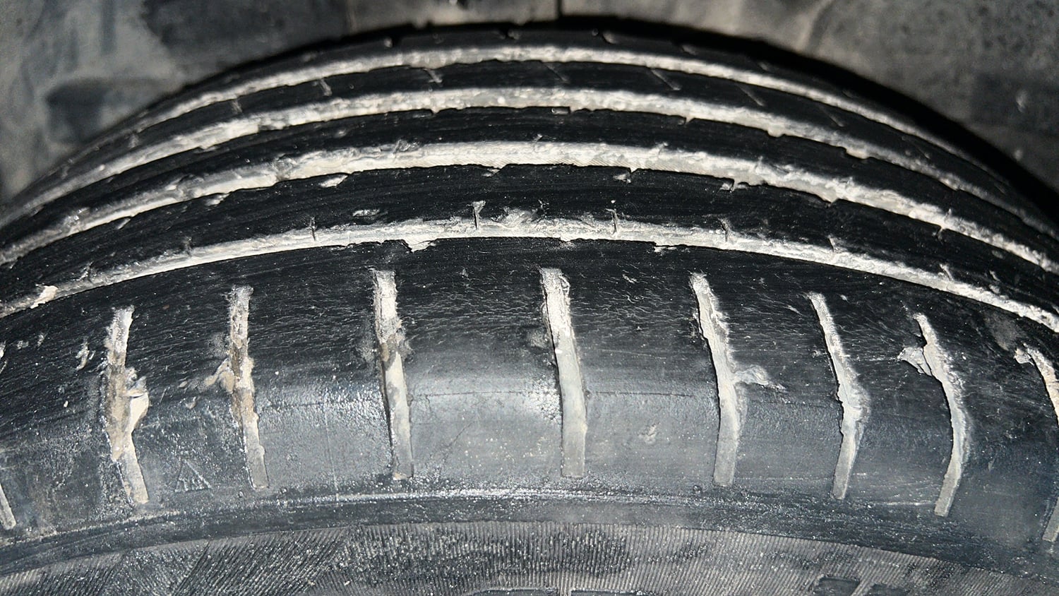 Used 2022 Tata Punch Accomplished MT Petrol Manual tyres RIGHT REAR TYRE TREAD VIEW