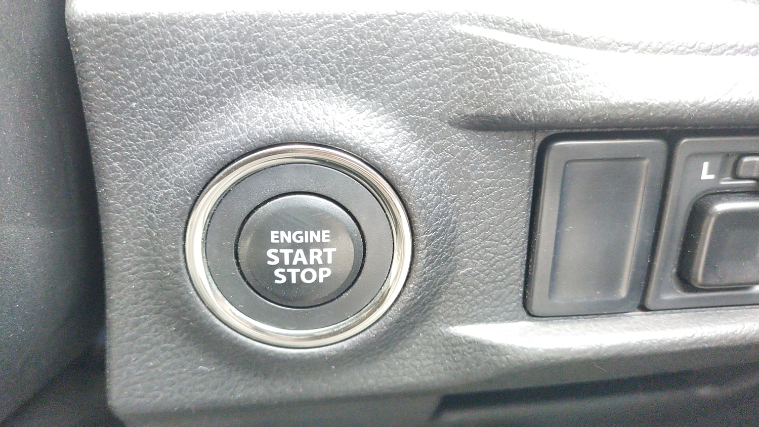 Used 2019 maruti-suzuki Vitara Brezza ZDi Plus Dual Tone AGS Diesel Automatic top_features Keyless start