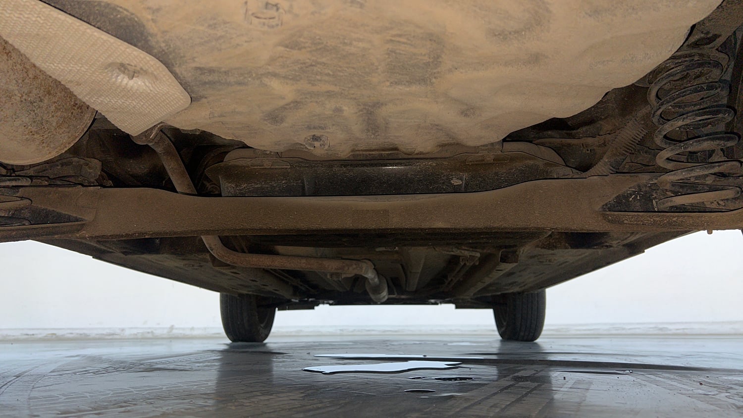 Used 2023 Nissan Magnite XE Petrol Manual extra REAR UNDERBODY VIEW (TAKEN FROM REAR)