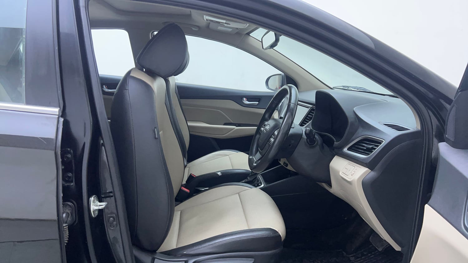 Used 2018 Hyundai Verna SX (O) 1.6 VTVT AT Petrol Automatic interior RIGHT SIDE FRONT DOOR CABIN VIEW