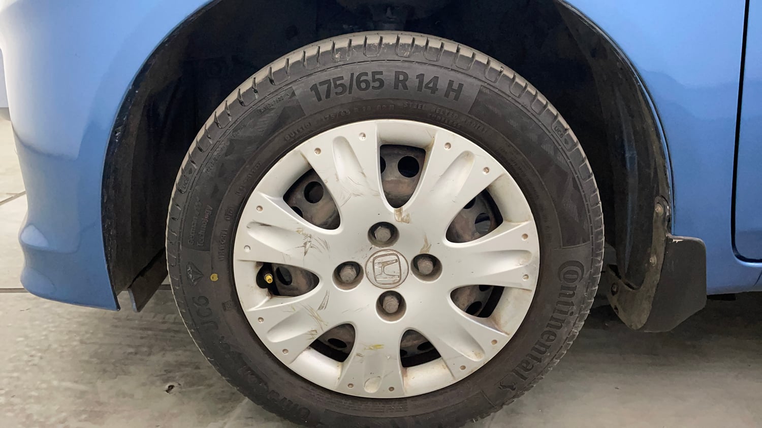 Used 2014 Honda Amaze 1.2 VX i-VTEC Petrol Manual tyres LEFT FRONT TYRE RIM VIEW