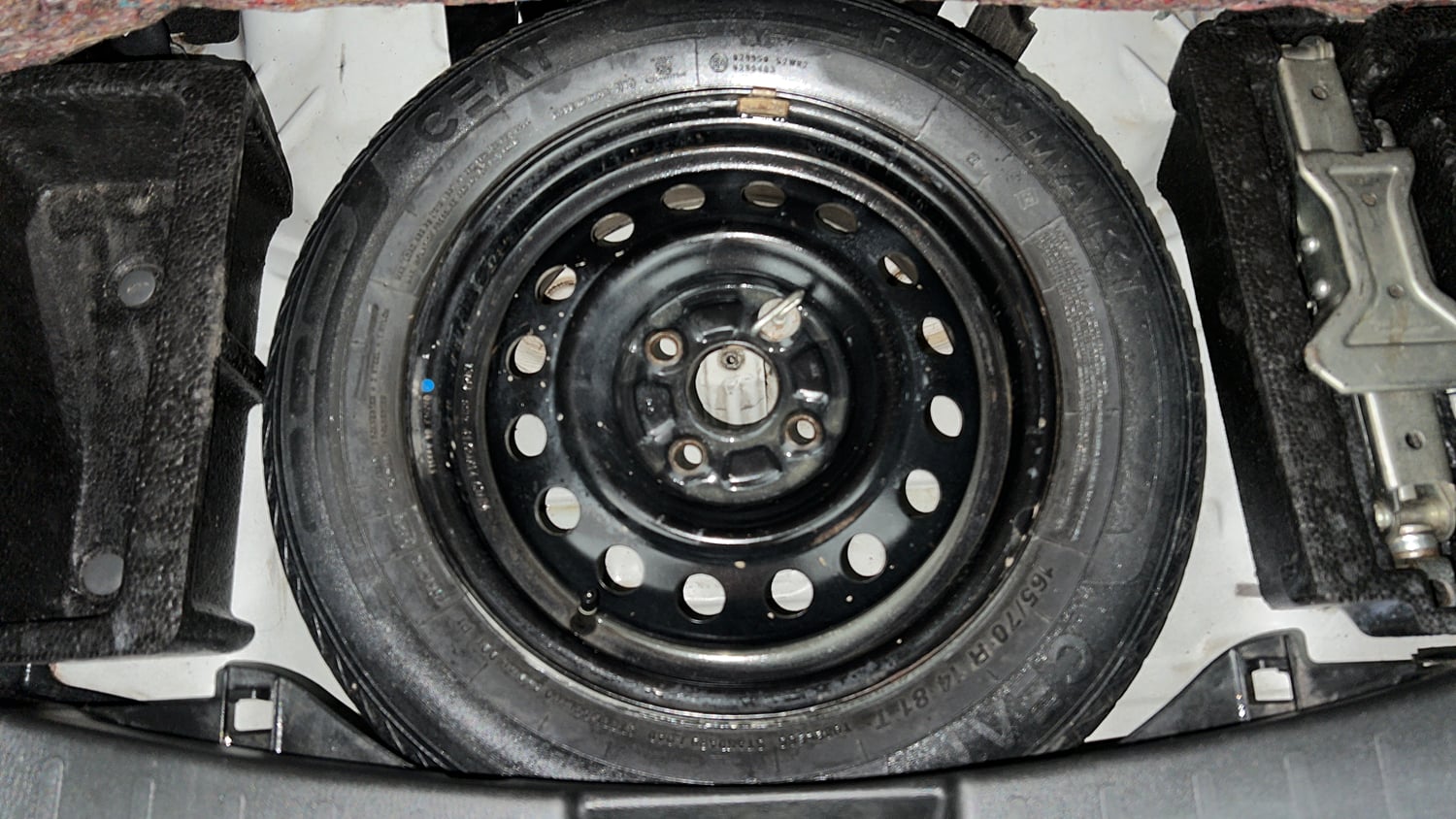 Used 2013 Maruti Suzuki Wagon R VXI Petrol Manual tyres SPARE TYRE VIEW