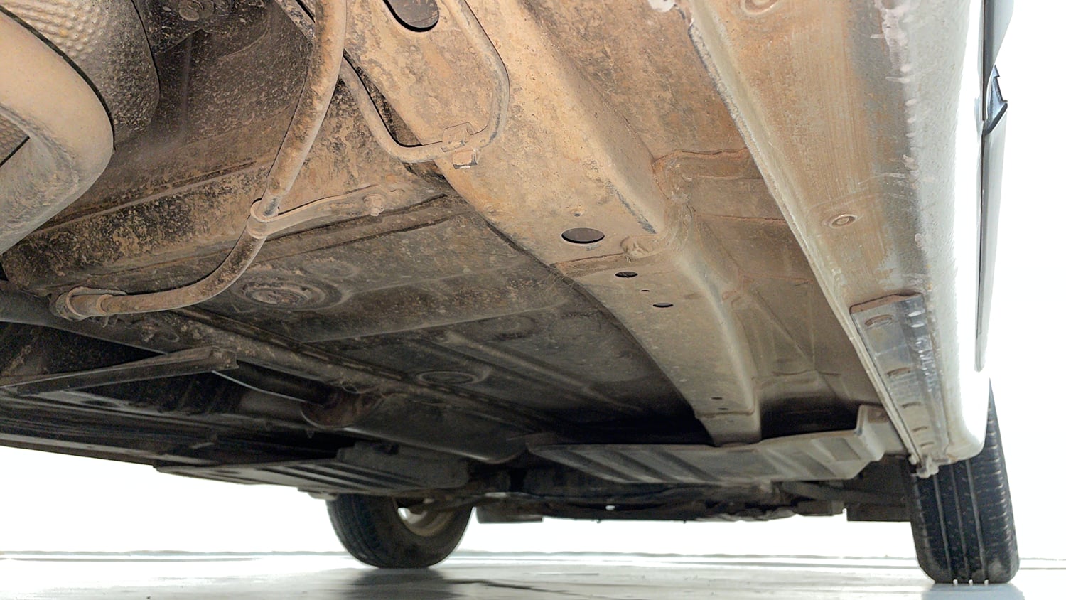 Used 2023 Maruti Suzuki Swift ZXi Petrol Manual extra REAR RIGHT UNDERBODY VIEW
