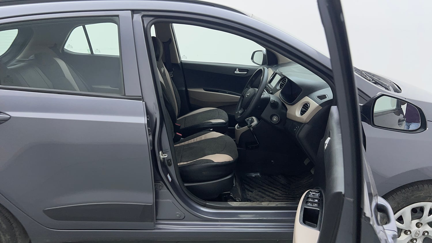 Used 2018 Hyundai Grand i10 Sportz 1.2 Kappa VTVT Petrol Manual interior RIGHT SIDE FRONT DOOR CABIN VIEW