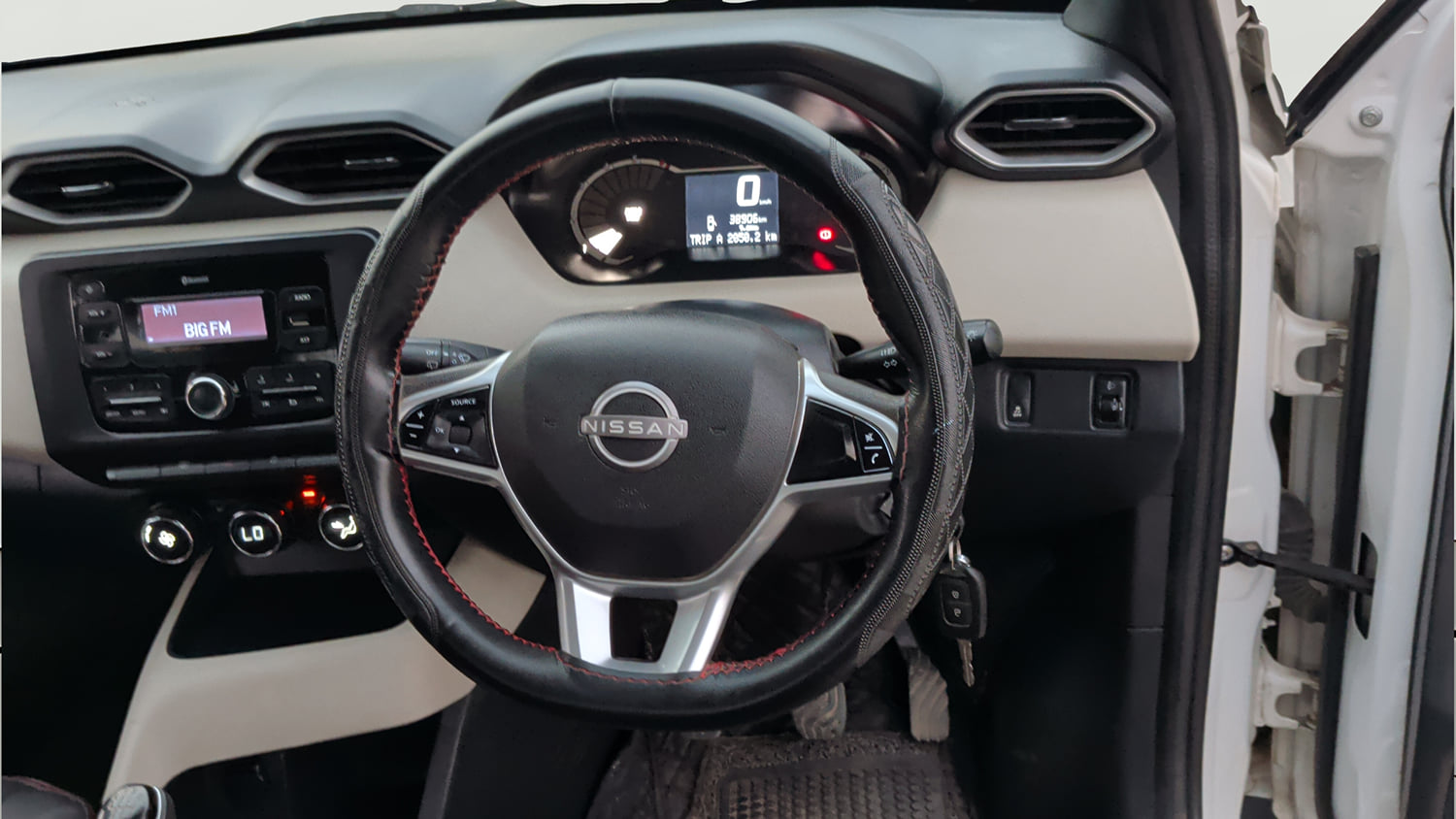 Used 2023 Nissan Magnite XL Petrol Manual interior STEERING VIEW