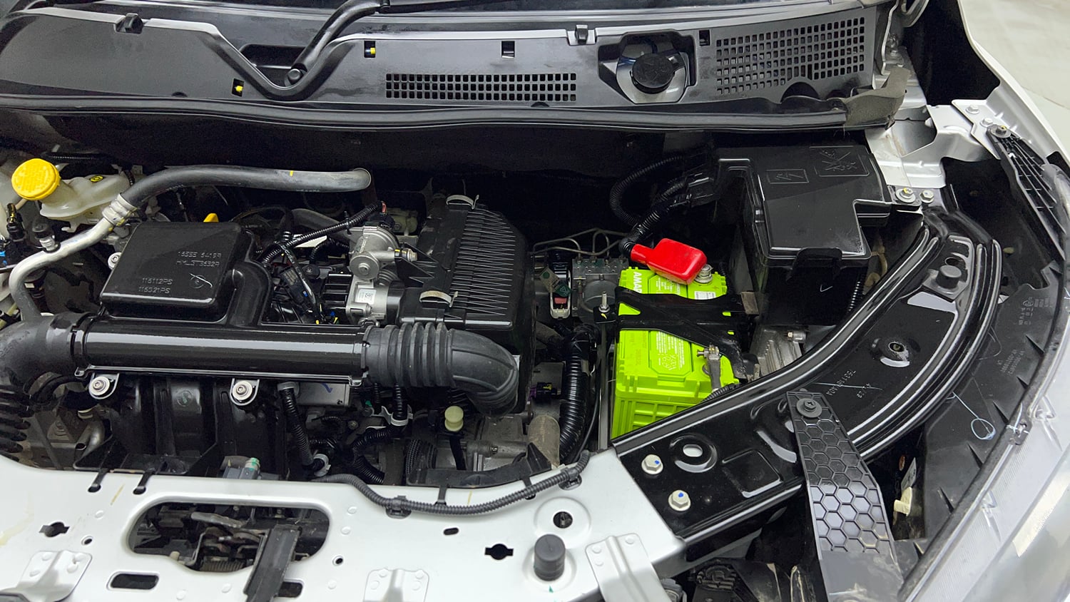 Used 2023 Nissan Magnite XE AMT Petrol Automatic engine ENGINE LEFT SIDE VIEW
