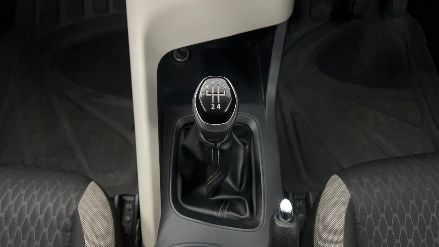 Used 2023 Nissan Magnite XE Petrol Manual interior GEAR  KNOB VIEW
