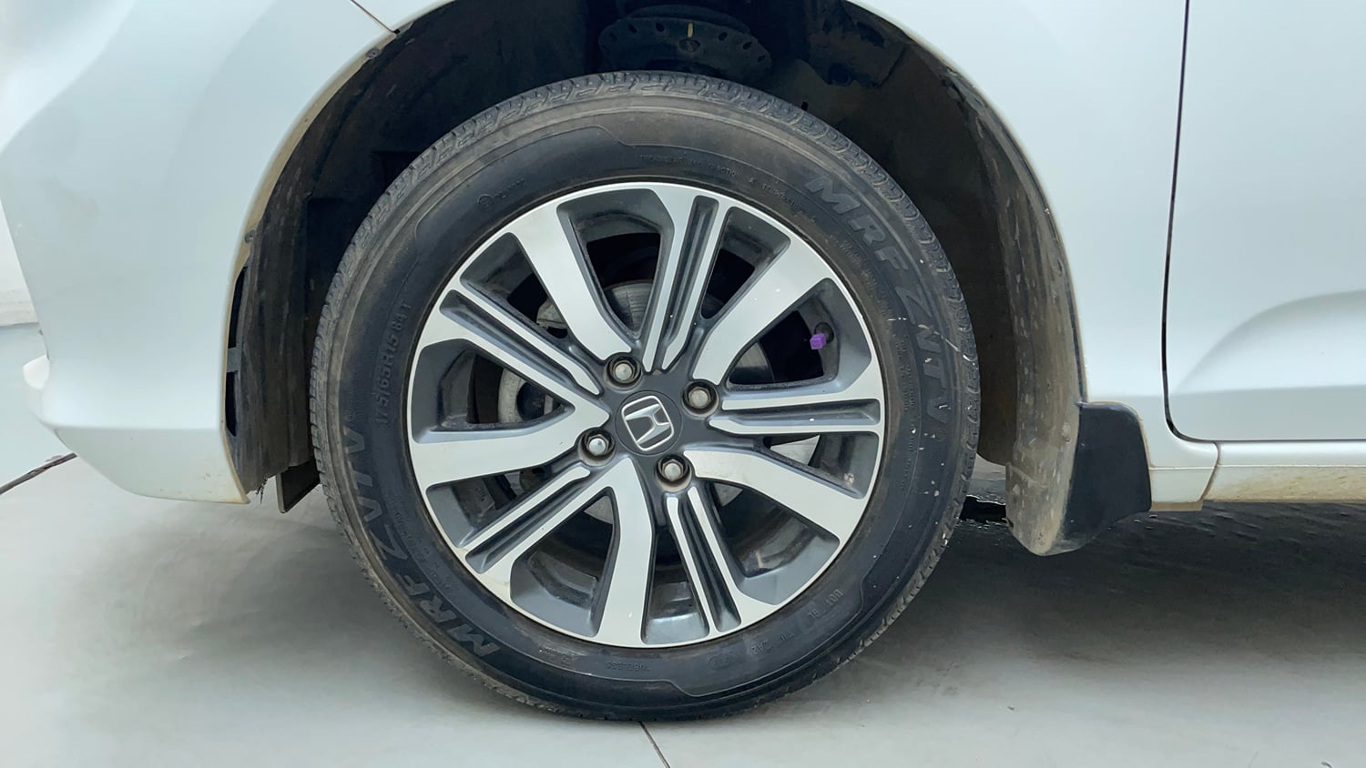 Used 2022 Honda Amaze VX MT 1.2 Petrol Petrol Manual tyres LEFT FRONT TYRE RIM VIEW
