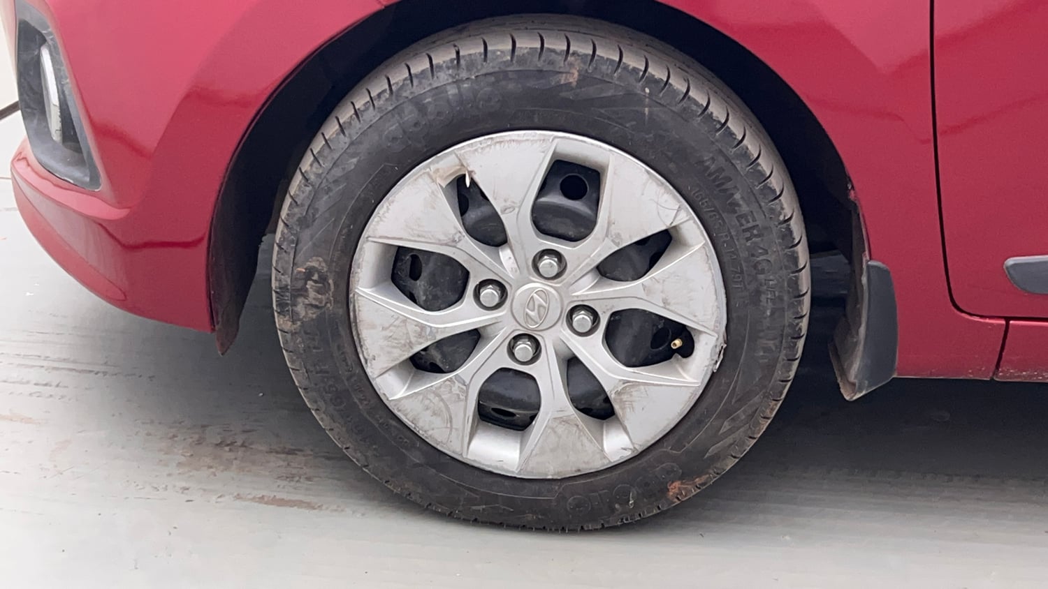 Used 2014 Hyundai Xcent S 1.2 Petrol Manual tyres LEFT FRONT TYRE RIM VIEW