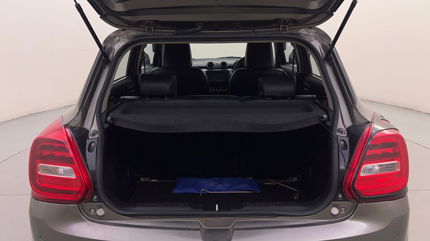 Used 2020 Maruti Suzuki Swift ZXi AMT Petrol Automatic interior DICKY INSIDE VIEW