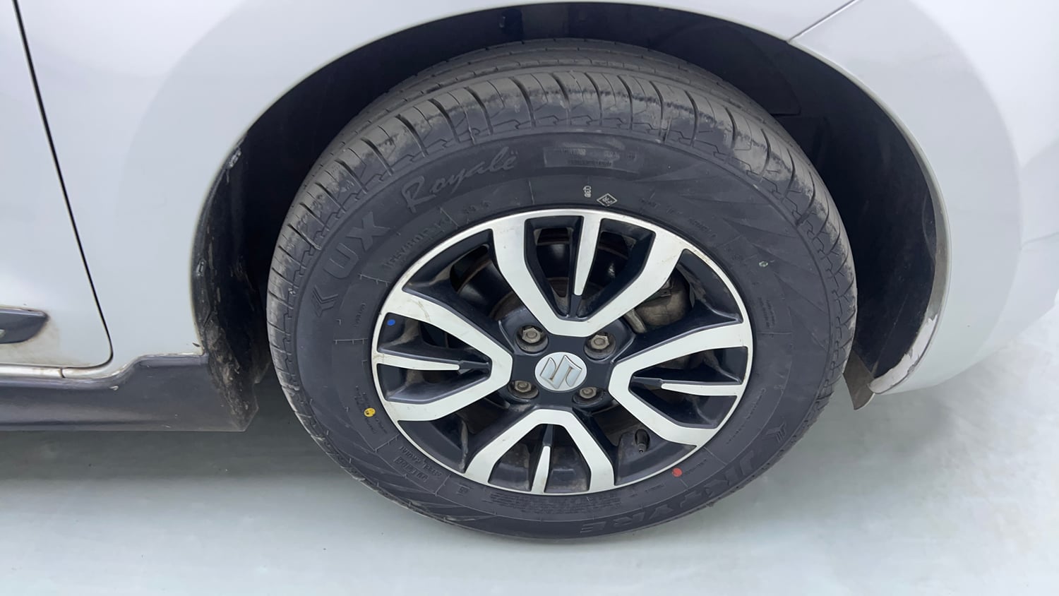 Used 2022 Maruti Suzuki Swift VXi Petrol Manual tyres RIGHT FRONT TYRE RIM VIEW