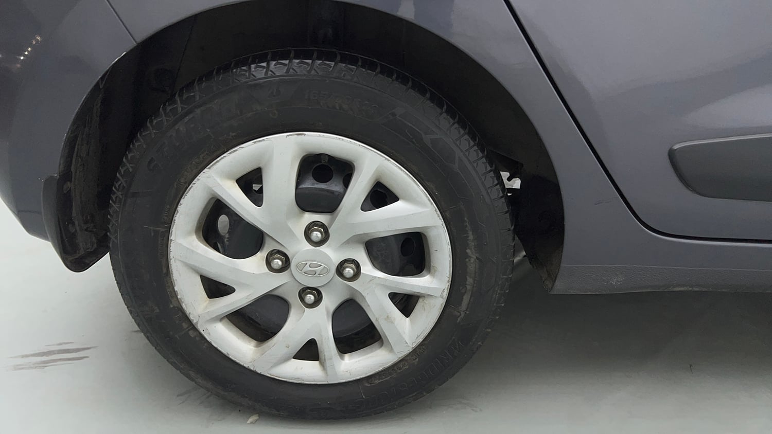 Used 2018 Hyundai Grand i10 Sportz 1.2 Kappa VTVT Petrol Manual tyres RIGHT REAR TYRE RIM VIEW
