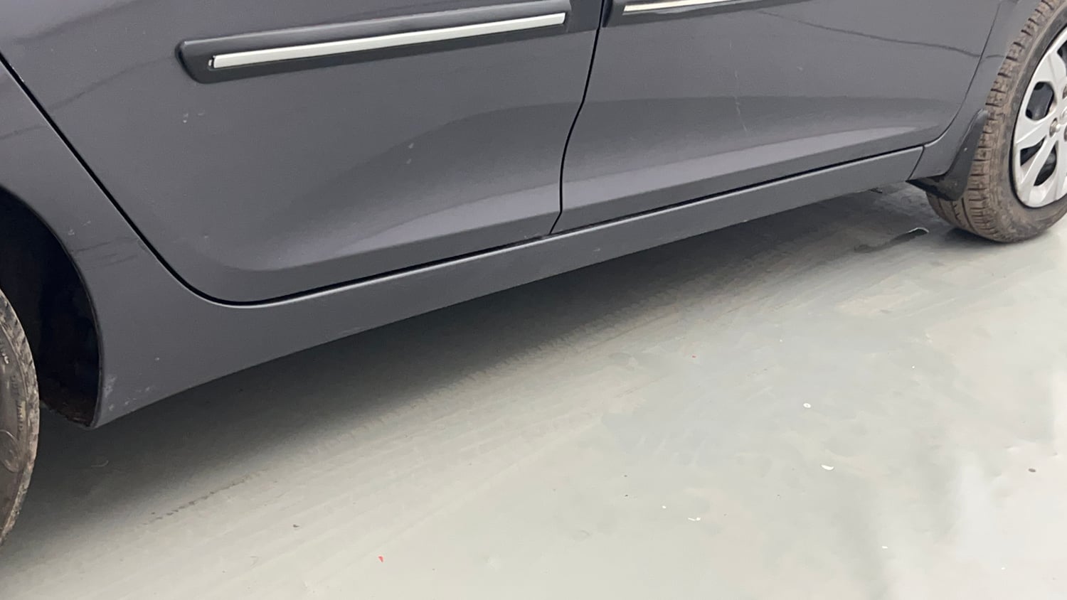 Used 2016 Hyundai Eon Magna + Petrol Manual dents MINOR DENT