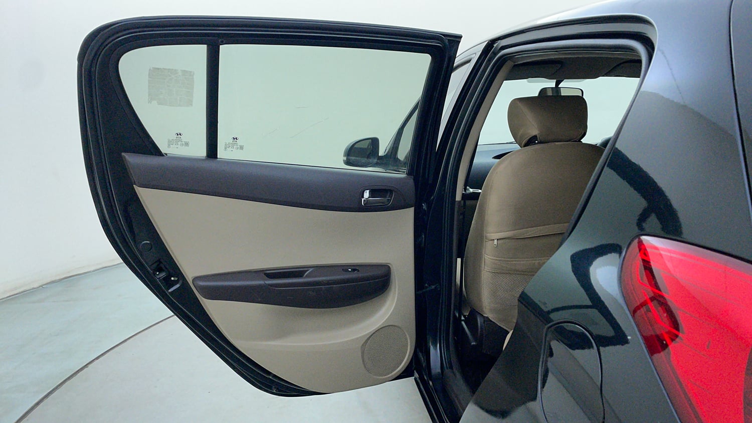 Used 2012 Hyundai i20 Sportz 1.2 BS-IV Petrol Manual interior LEFT REAR DOOR OPEN VIEW