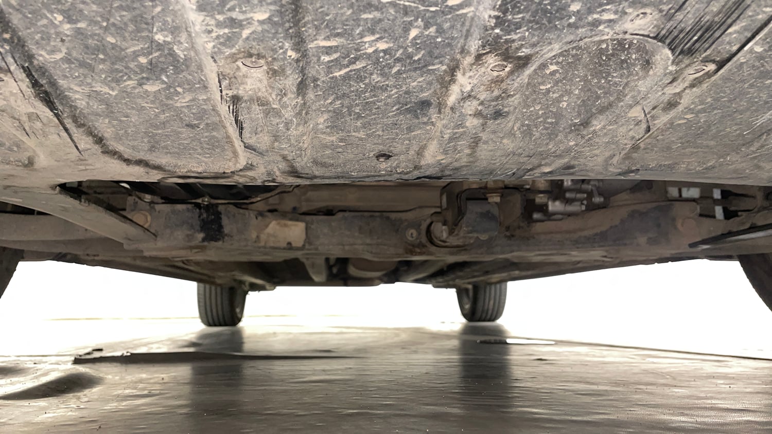 Used 2019 Hyundai Verna SX 1.6 VTVT Petrol Manual extra FRONT LEFT UNDERBODY VIEW