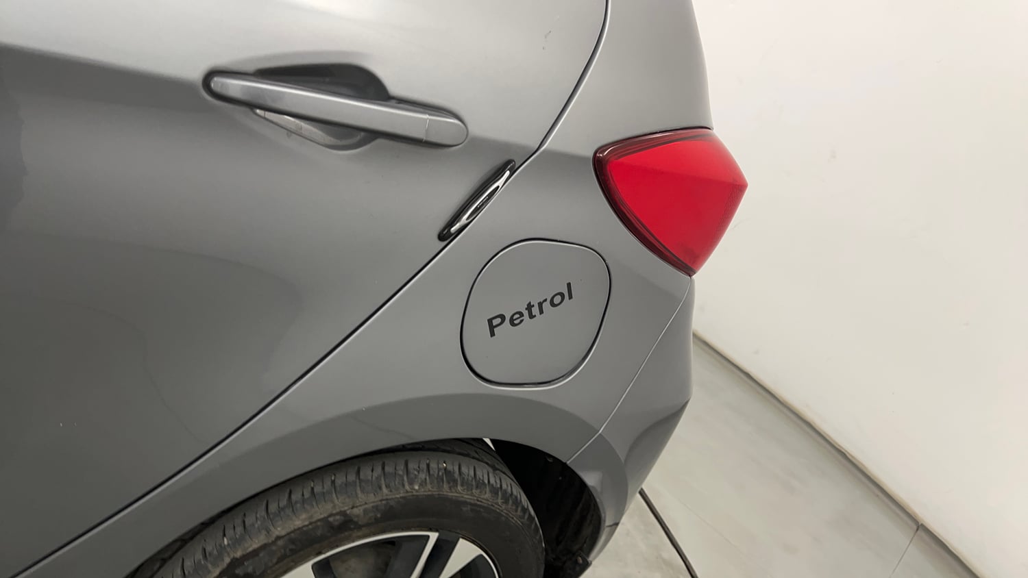 Used 2019 Tata Tiago Revotron XZ Plus Dual Tone Petrol Manual dents MINOR SCRATCH