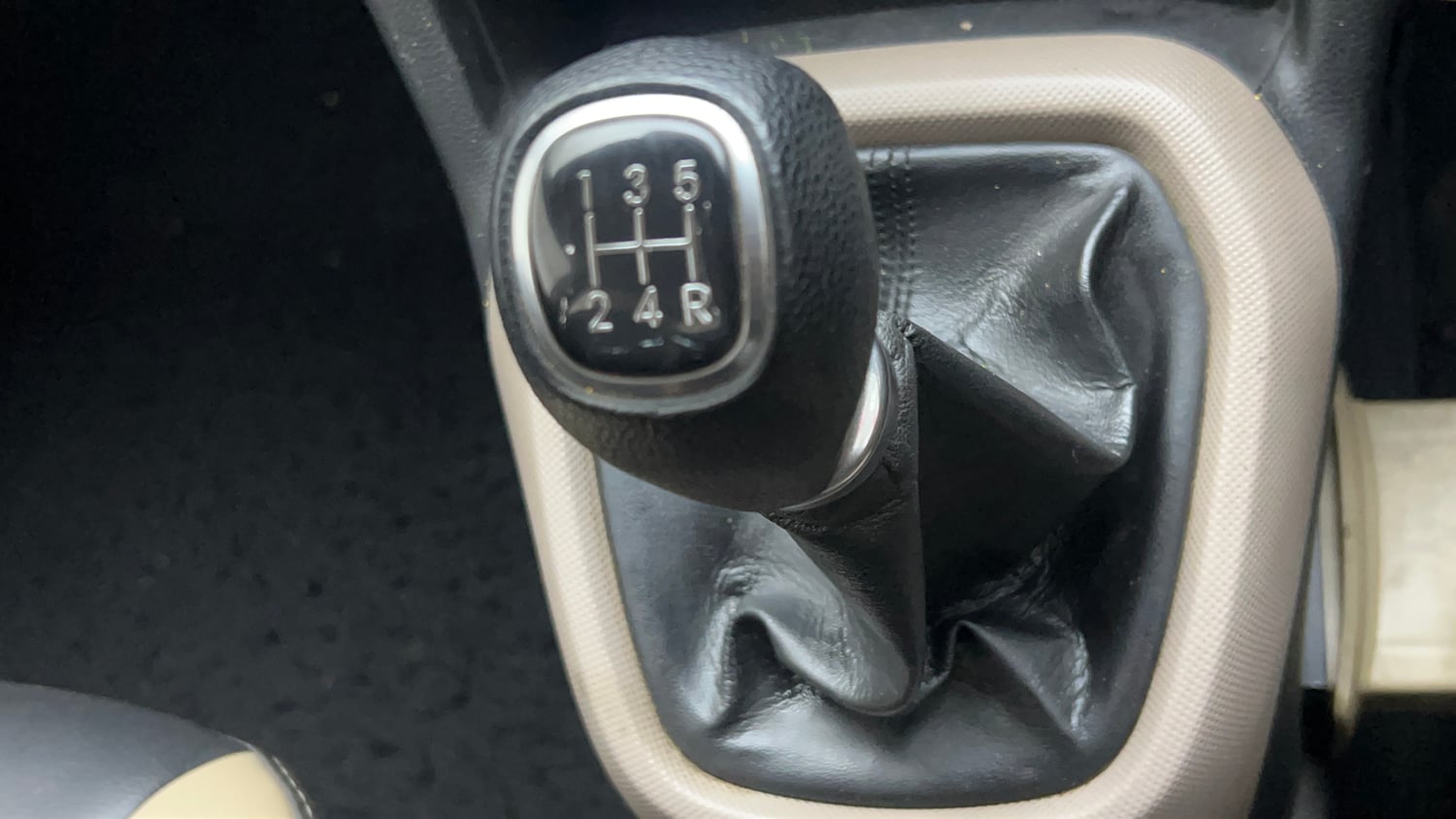 Used 2013 Hyundai Grand i10 Sportz 1.2 Kappa VTVT Petrol Manual interior GEAR  KNOB VIEW