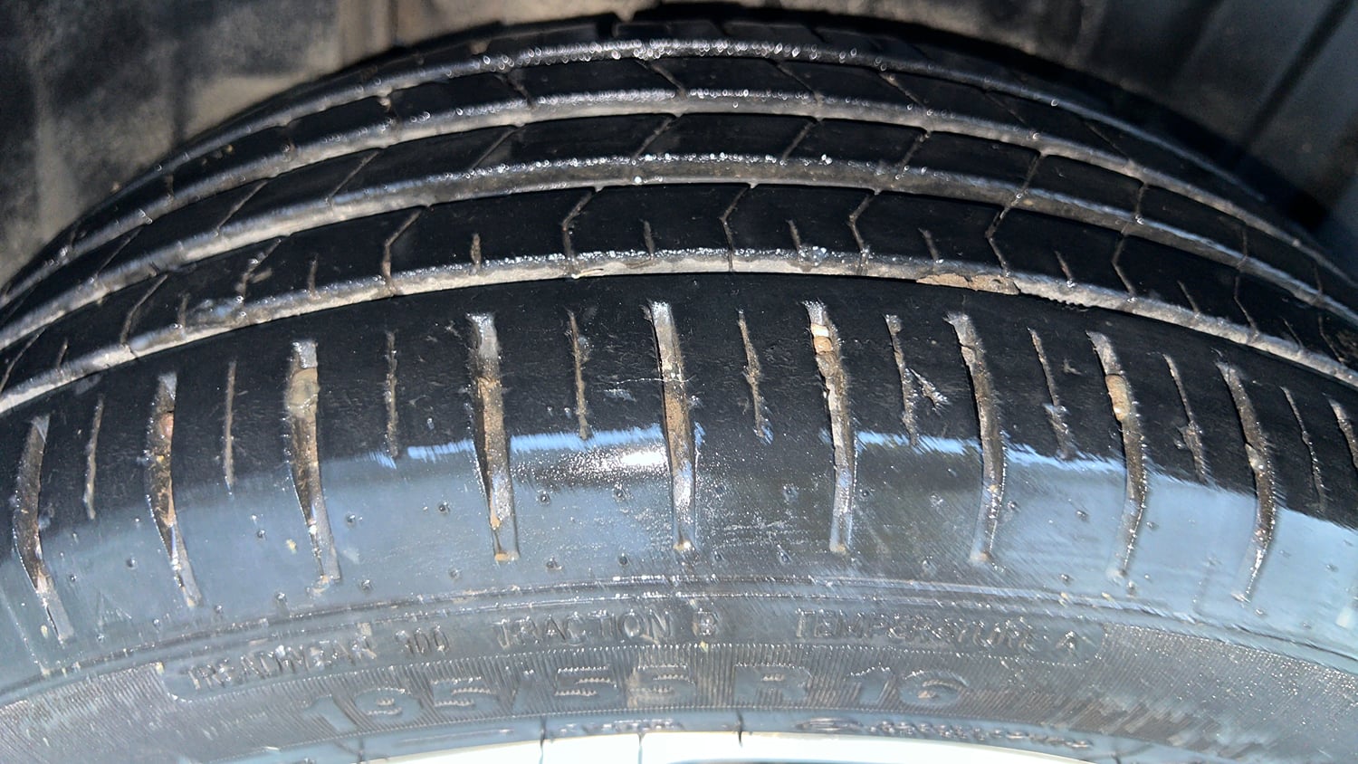 Used 2023 Maruti Suzuki Baleno Alpha AGS Petrol Automatic tyres RIGHT REAR TYRE TREAD VIEW