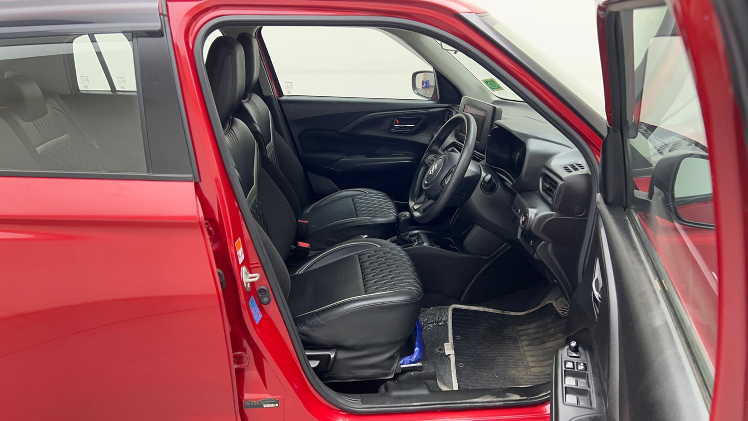 Used 2024 Maruti Suzuki Swift VXi (O) AMT Petrol Automatic interior RIGHT SIDE FRONT DOOR CABIN VIEW
