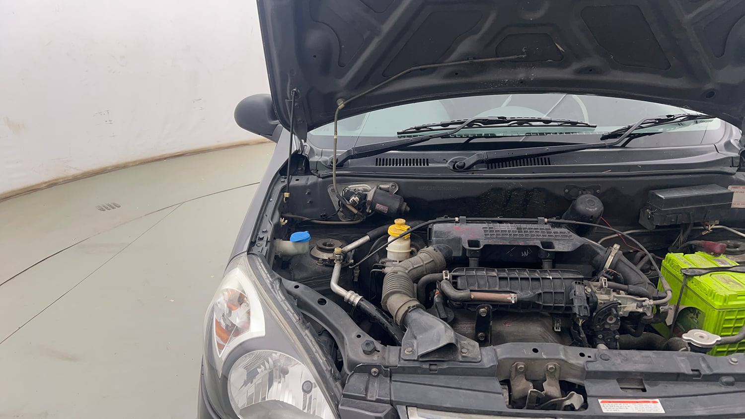Used 2014 Maruti Suzuki Alto 800 Vxi Petrol Manual engine ENGINE RIGHT SIDE HINGE & APRON VIEW