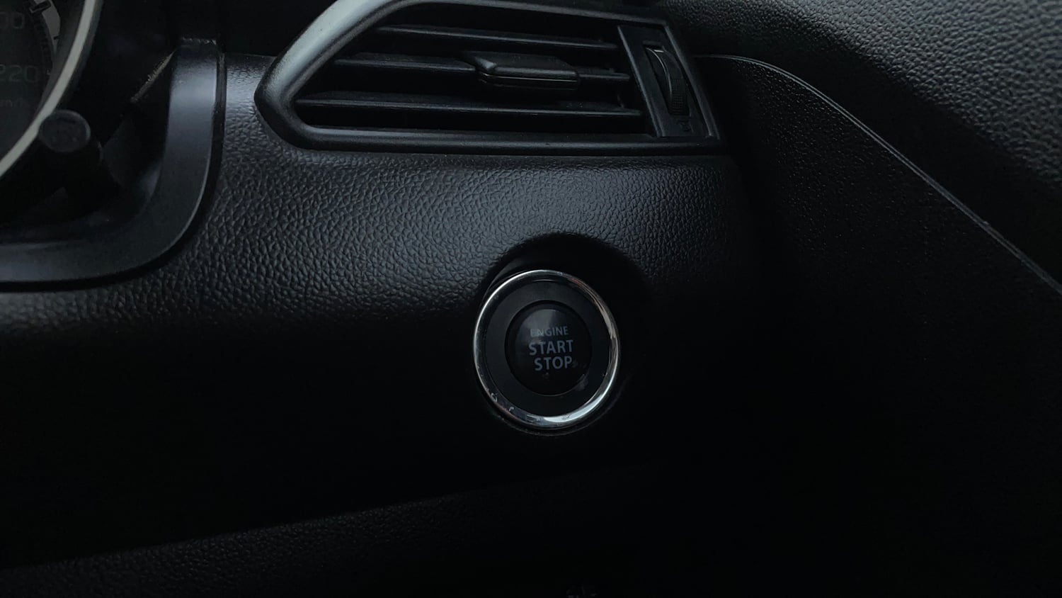 Used 2023 Maruti Suzuki Swift ZXi Petrol Manual top_features Keyless start