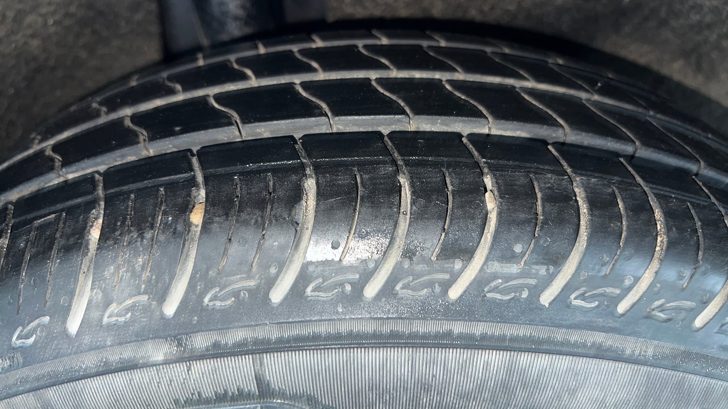 Used 2016 Maruti Suzuki Baleno Delta 1.2 Petrol Manual tyres RIGHT REAR TYRE TREAD VIEW