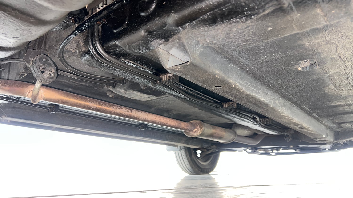 Used 2024 Renault Kwid RXL(O) 1.0L AMT Petrol Automatic extra REAR RIGHT UNDERBODY VIEW