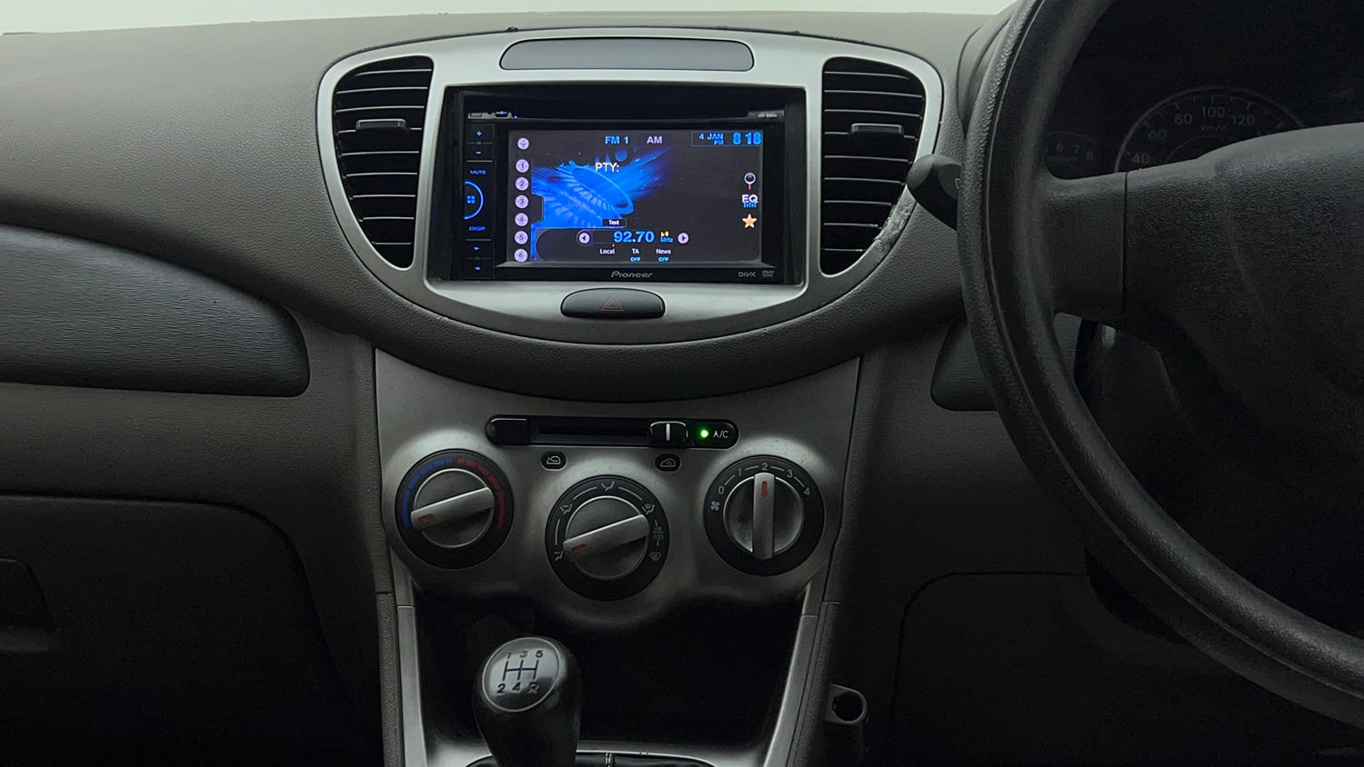 Used 2014 Hyundai i10 Magna 1.1 iRDE2 Petrol Manual interior MUSIC SYSTEM & AC CONTROL VIEW