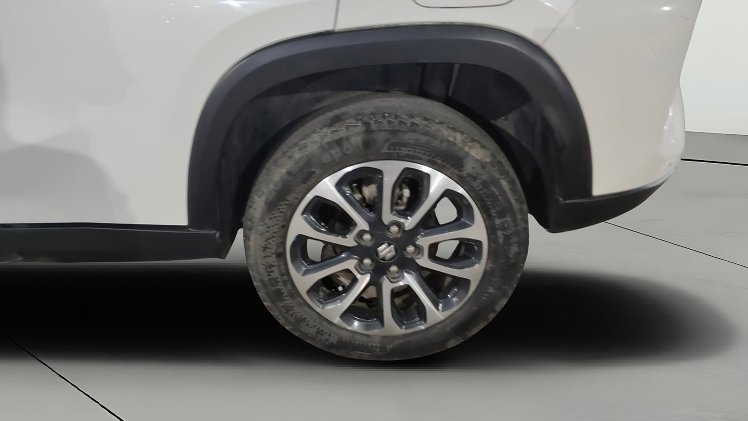 Used 2024 Maruti Suzuki Grand Vitara Zeta Smart Hybrid Petrol Manual tyres LEFT FRONT TYRE RIM VIEW