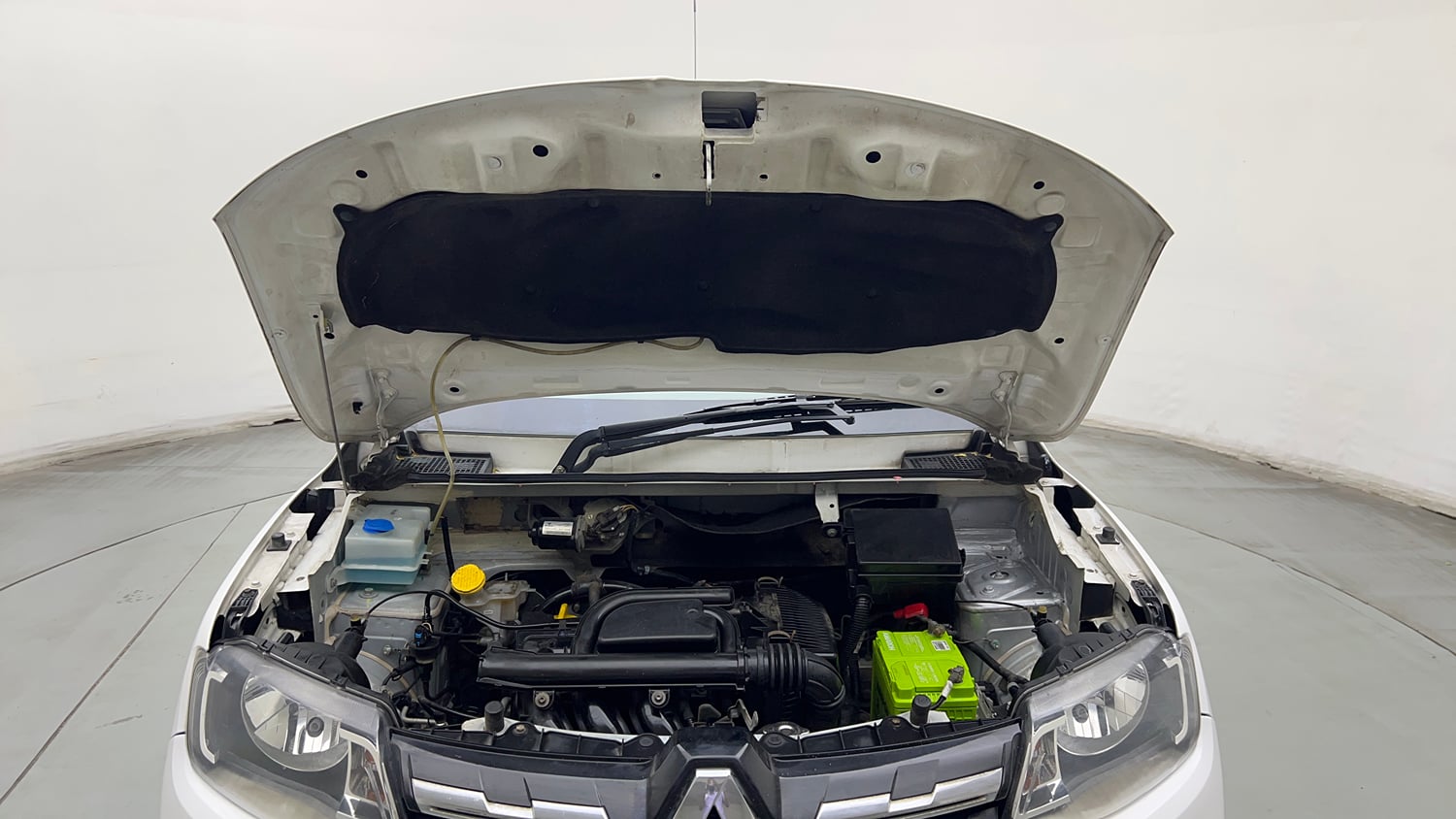Used 2020 Renault Kwid RXT Opt Petrol Manual engine ENGINE & BONNET OPEN FRONT VIEW