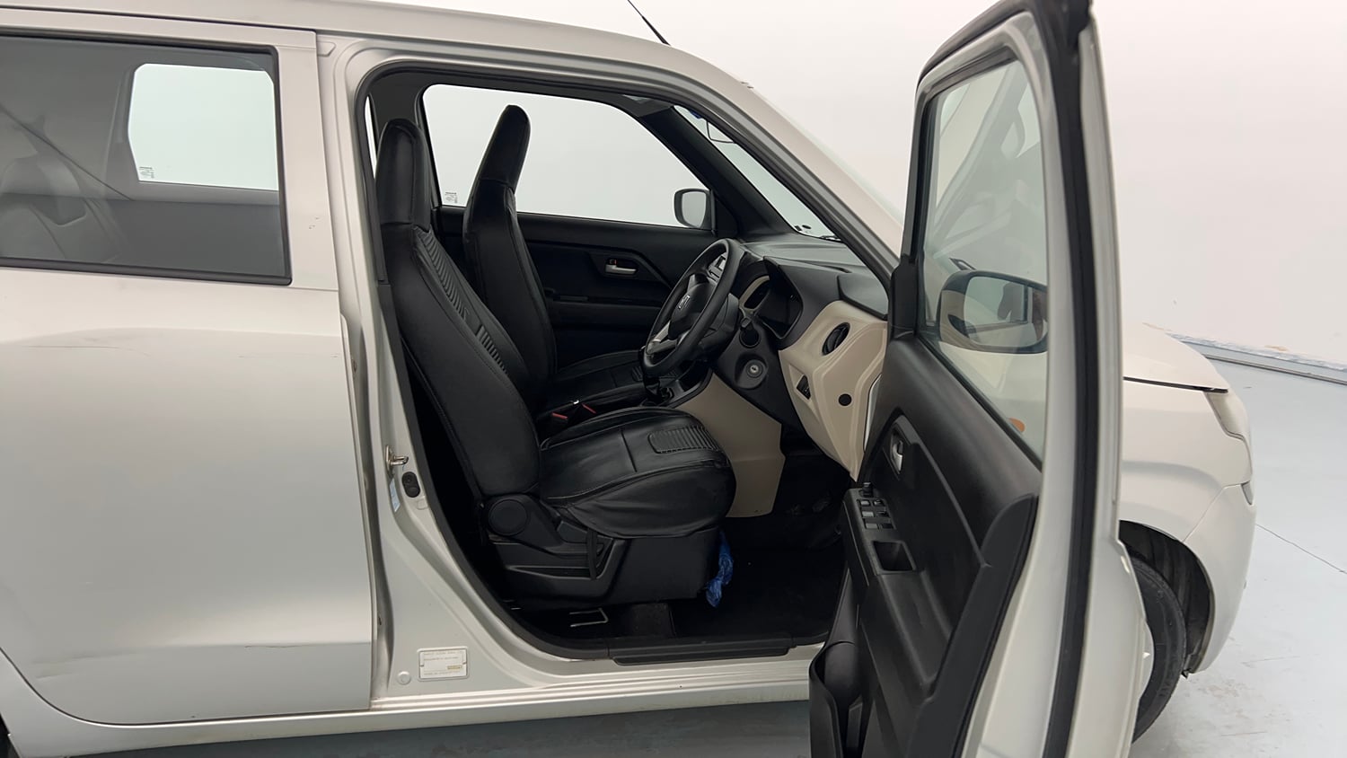 Used 2022 Maruti Suzuki Wagon R VXI 1.0 Petrol Manual interior RIGHT SIDE FRONT DOOR CABIN VIEW