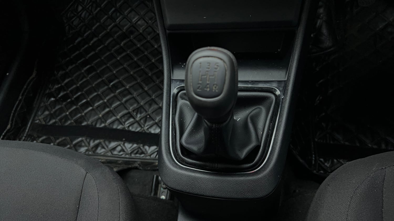 Used 2023 Tata Punch Pure MT Petrol Manual interior GEAR  KNOB VIEW