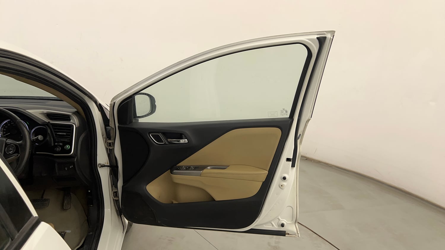 Used 2018 Honda City VX CVT Petrol Petrol Automatic interior RIGHT FRONT DOOR OPEN VIEW