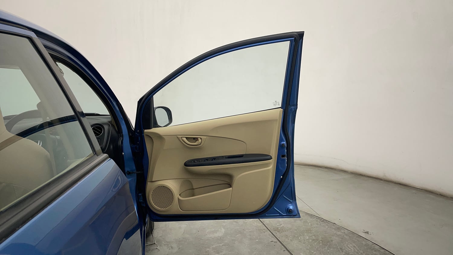 Used 2014 Honda Amaze 1.2 VX i-VTEC Petrol Manual interior RIGHT FRONT DOOR OPEN VIEW
