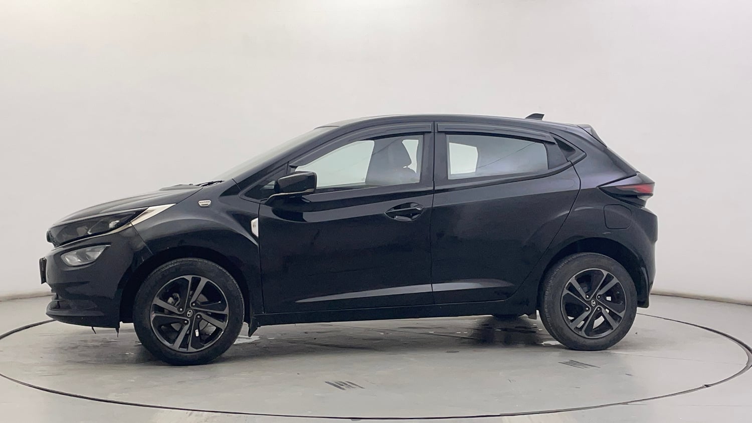Used 2024 Tata Altroz XZA Plus (S) Dark Edition Petrol Automatic exterior LEFT SIDE VIEW
