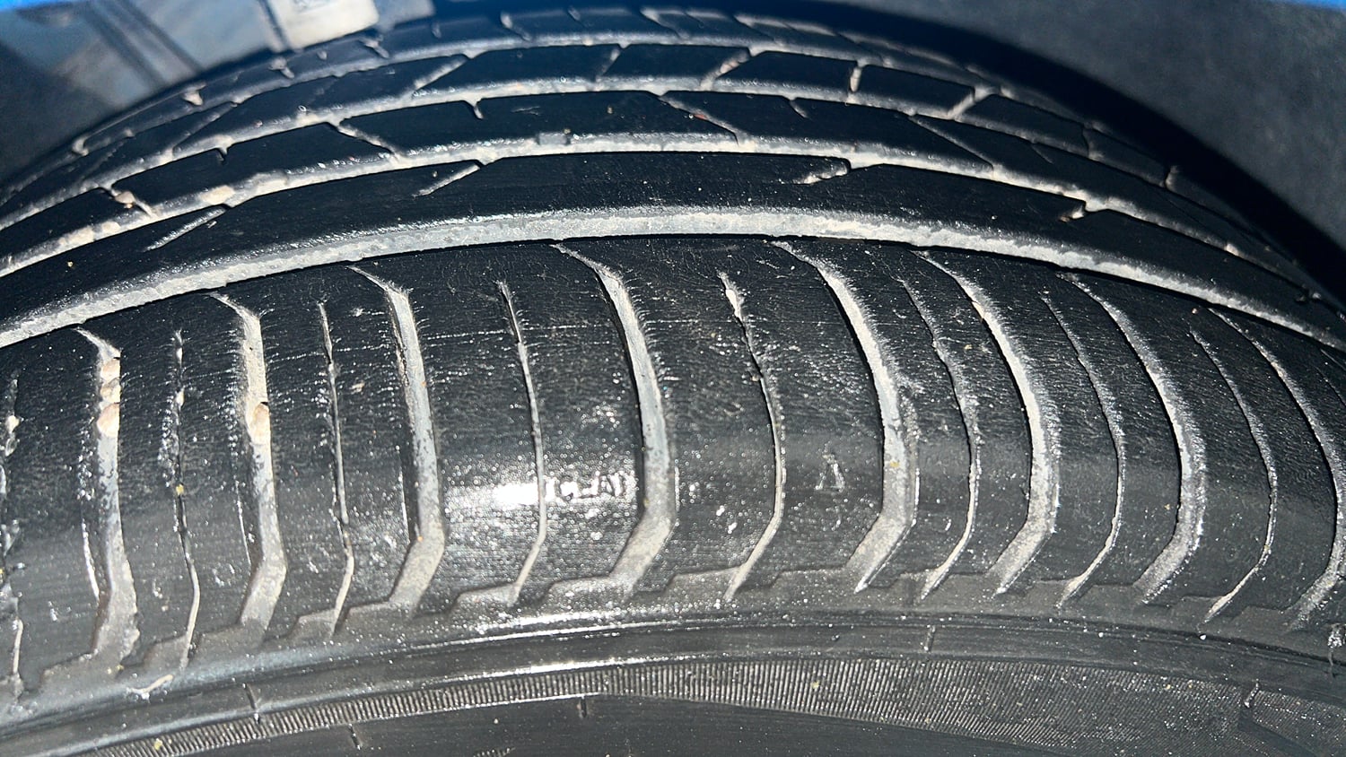 Used 2023 Skoda Slavia Style 1.0L TSI MT Petrol Manual tyres RIGHT FRONT TYRE TREAD VIEW