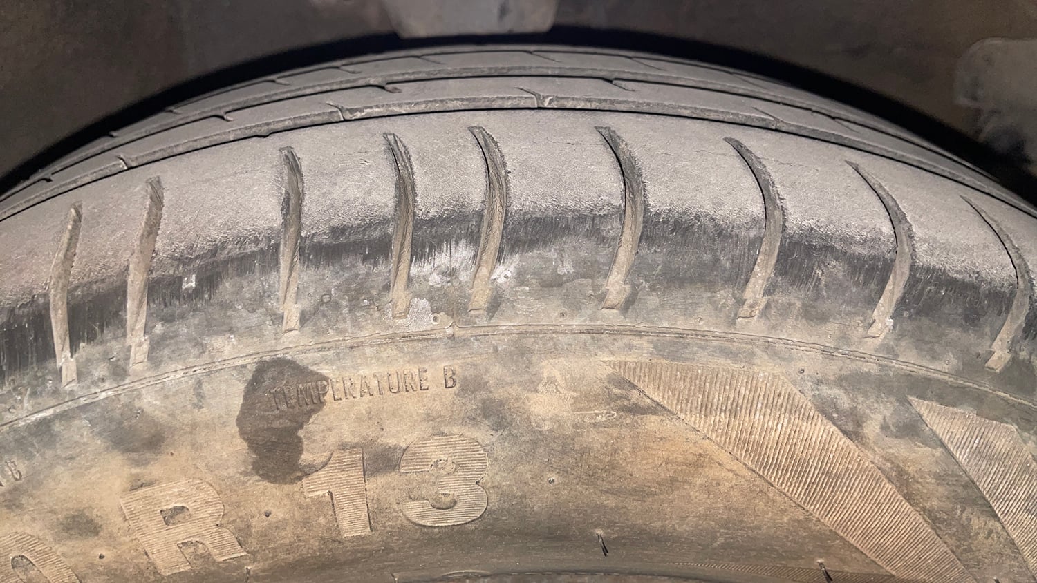 Used 2012 Hyundai i10 Magna 1.2 Kappa2 Petrol Manual tyres RIGHT FRONT TYRE TREAD VIEW