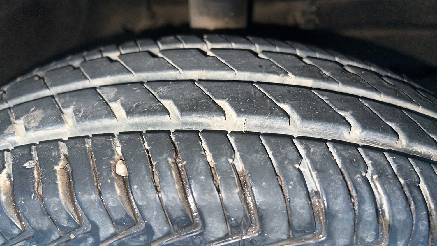 Used 2023 Maruti Suzuki Alto K10 VXi Plus AGS Petrol Automatic tyres RIGHT FRONT TYRE TREAD VIEW