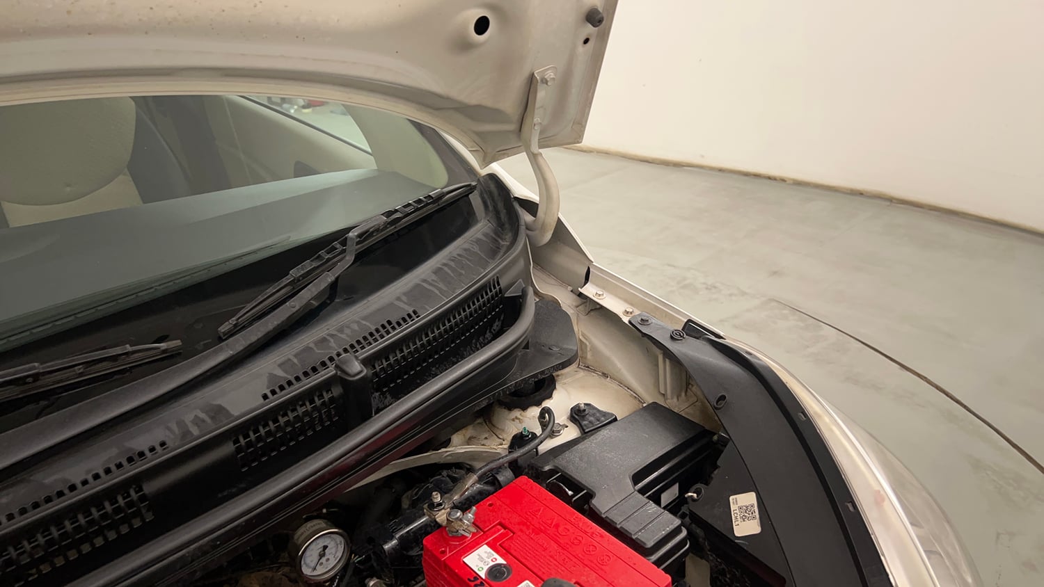 Used 2021 hyundai Santro Sportz Executive CNG Cng Manual engine ENGINE LEFT SIDE HINGE & APRON VIEW