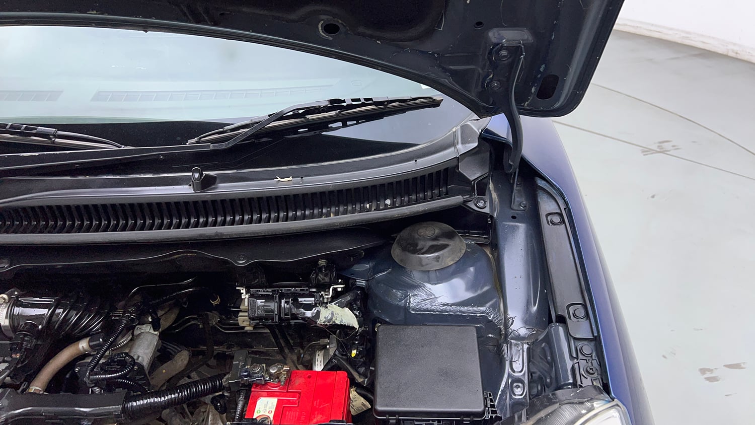 Used 2018 Maruti Suzuki Baleno Delta 1.2 Petrol Manual engine ENGINE LEFT SIDE HINGE & APRON VIEW