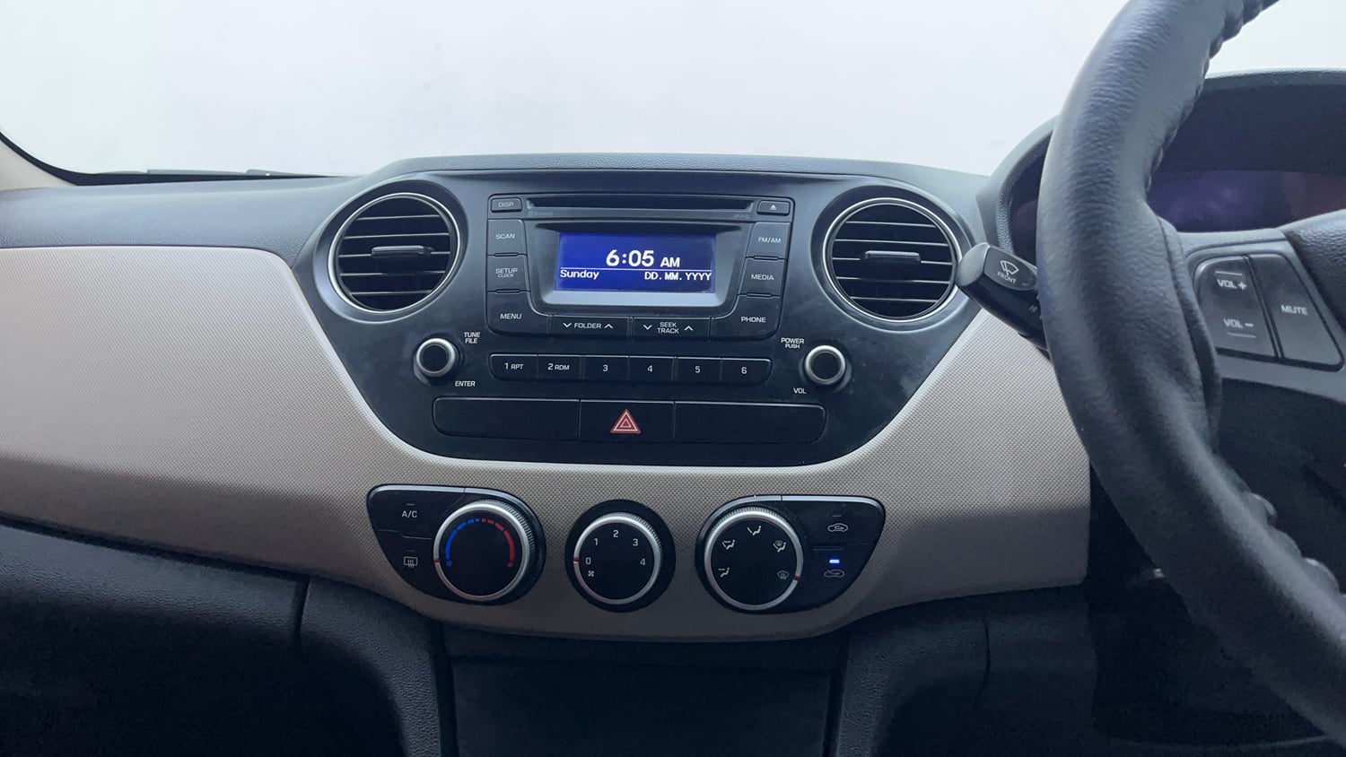 Used 2015 Hyundai Xcent S 1.1 CRDi Diesel Manual interior MUSIC SYSTEM & AC CONTROL VIEW