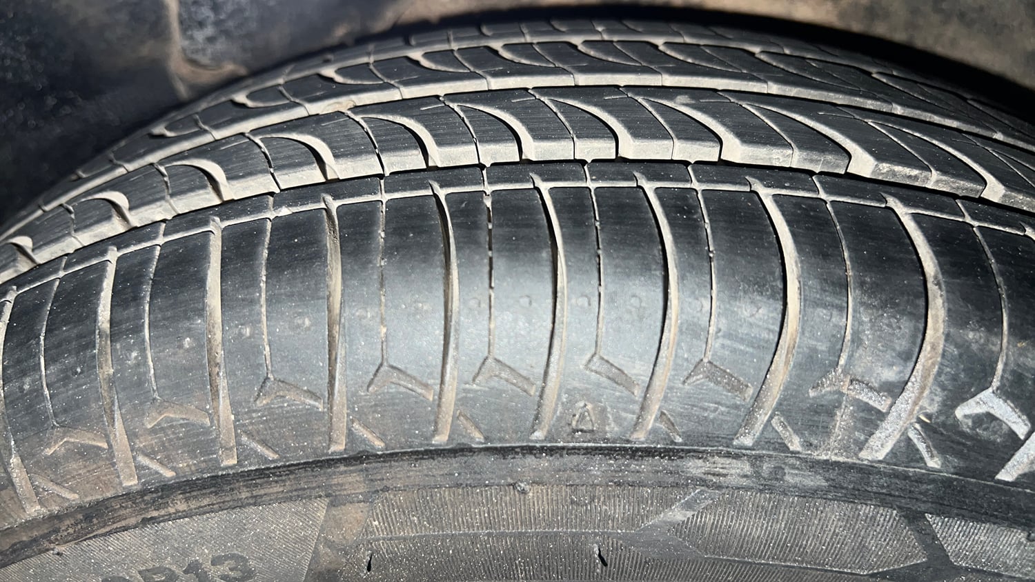 Used 2014 Hyundai i10 Magna 1.1 iRDE2 Petrol Manual tyres LEFT REAR TYRE TREAD VIEW