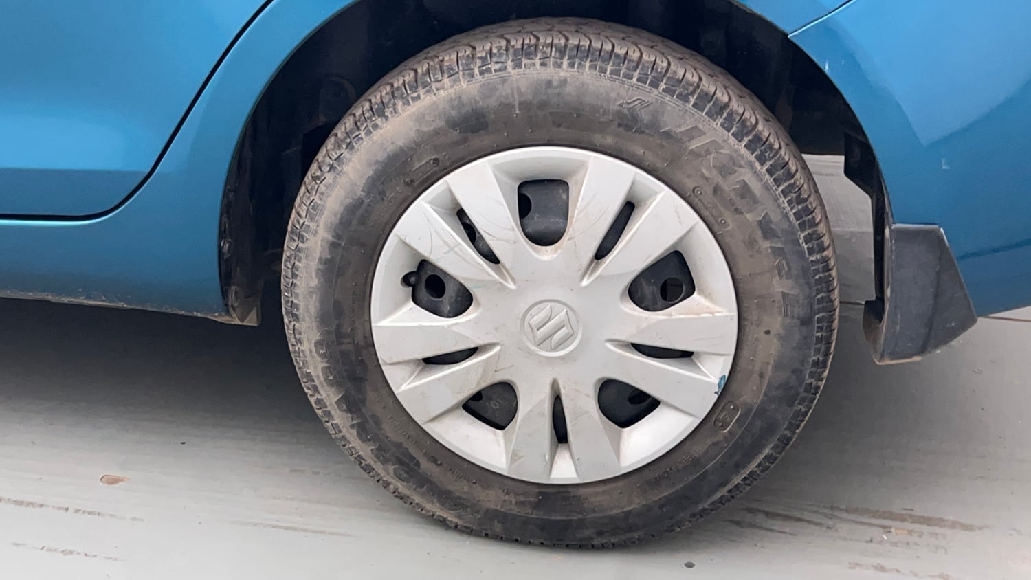 Used 2013 Maruti Suzuki Swift Dzire VXI Petrol Manual tyres LEFT REAR TYRE RIM VIEW