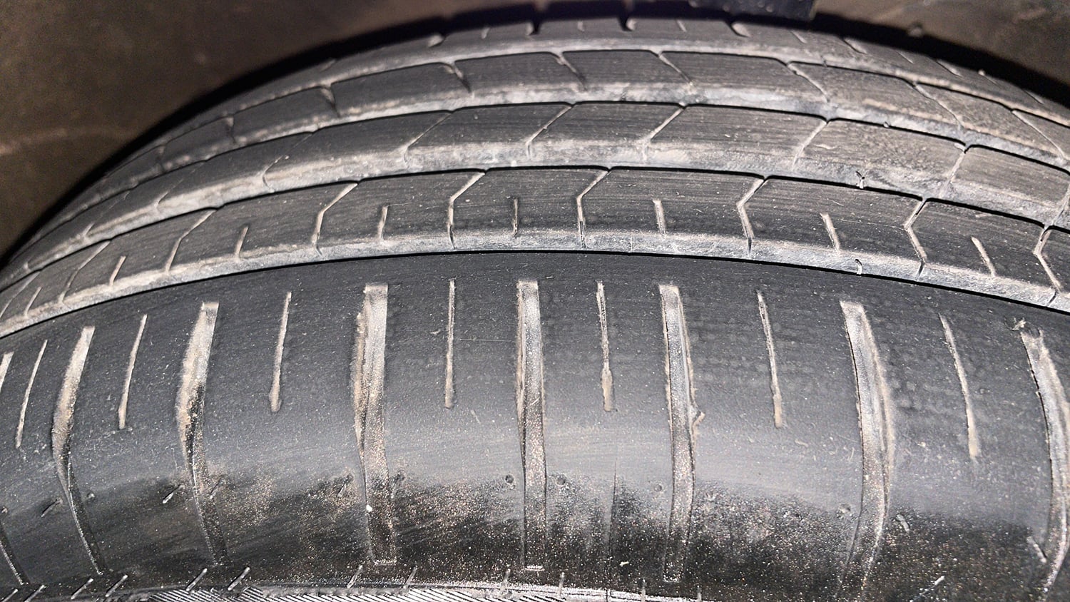 Used 2015 Maruti Suzuki Ertiga ZXi Petrol Manual tyres RIGHT FRONT TYRE TREAD VIEW