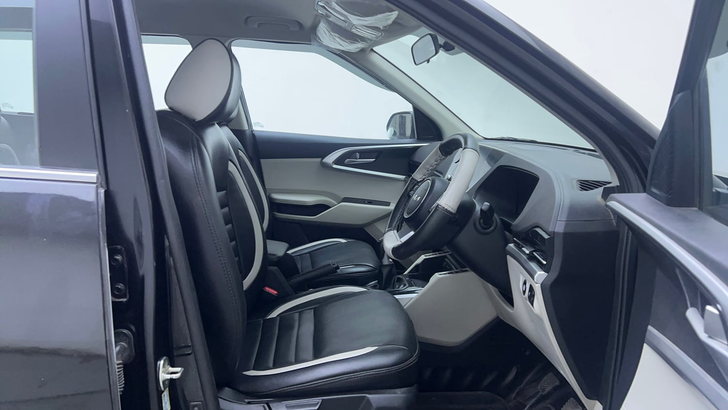 Used 2023 Kia Carens Prestige Plus 1.5 Diesel MT 7 STR Diesel Manual interior RIGHT SIDE FRONT DOOR CABIN VIEW