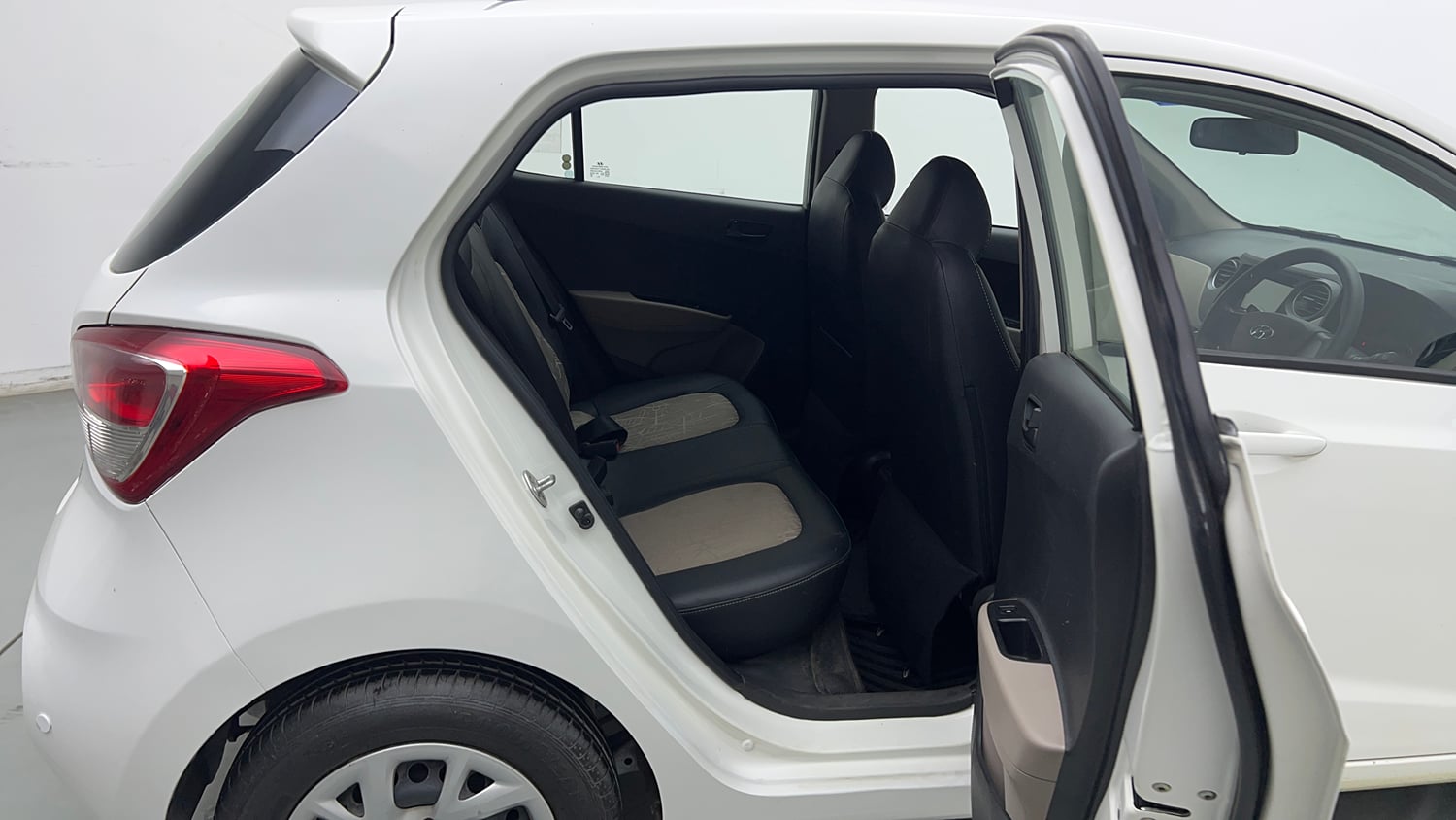Used 2018 Hyundai Grand i10 Magna 1.2 Kappa VTVT Petrol Manual interior RIGHT SIDE REAR DOOR CABIN VIEW
