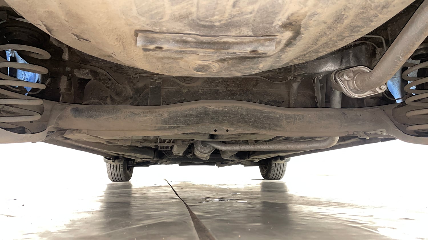 Used 2014 Honda Amaze 1.2 VX i-VTEC Petrol Manual extra REAR UNDERBODY VIEW (TAKEN FROM REAR)